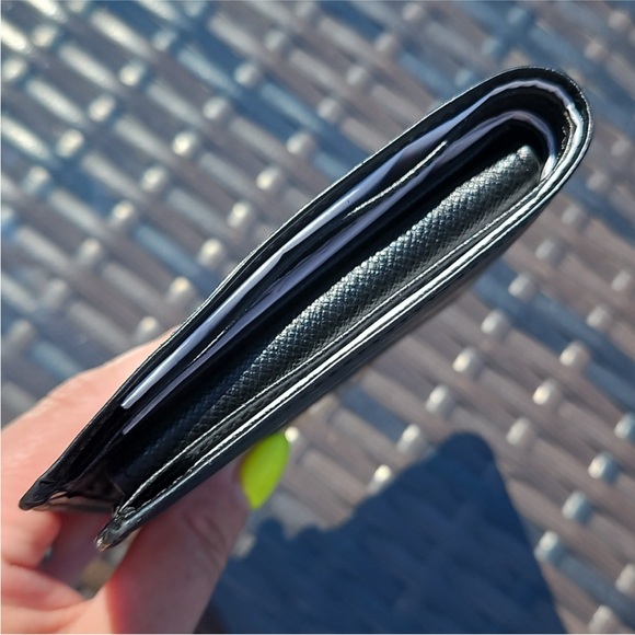 Louis Vuitton Black Epi Wallet EUC - Picture 5 of 13